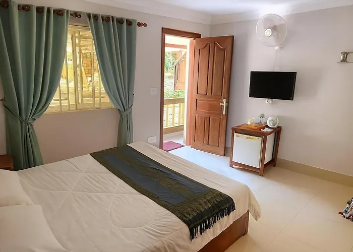La 23 Signature Hotel 3*